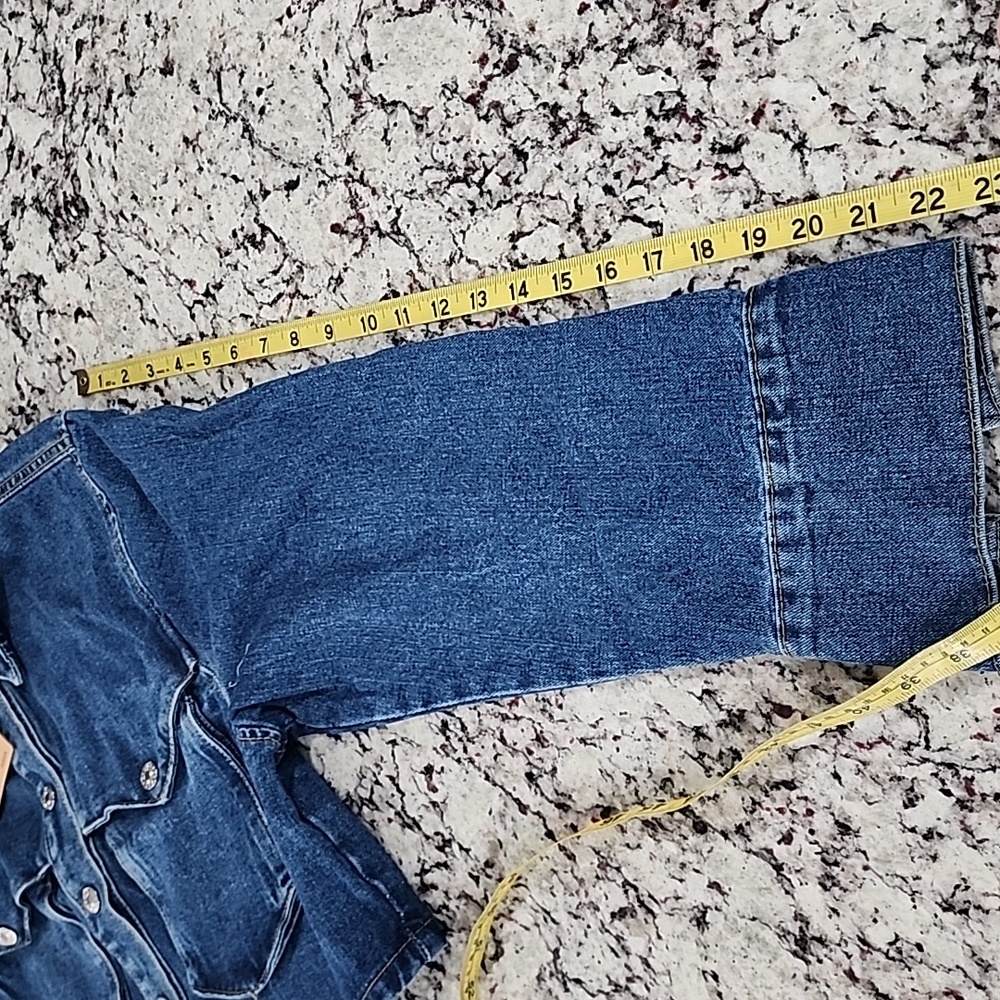 YPCT Women's Cropped Denim Blue Jean Jacket with Snap Front. XL - Picture 13 of 16